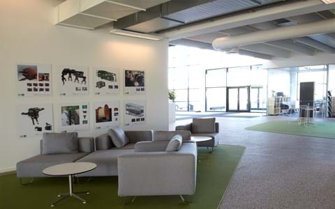 afpasset Fraster tæppe grøn på kontor